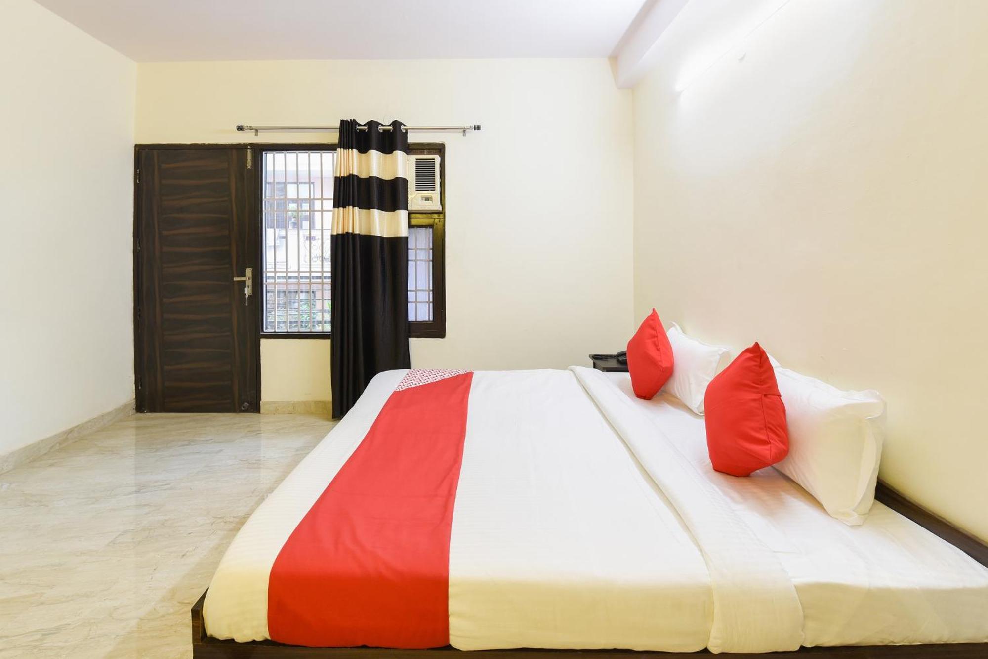 Hotel O Club Residency New Delhi Bagian luar foto