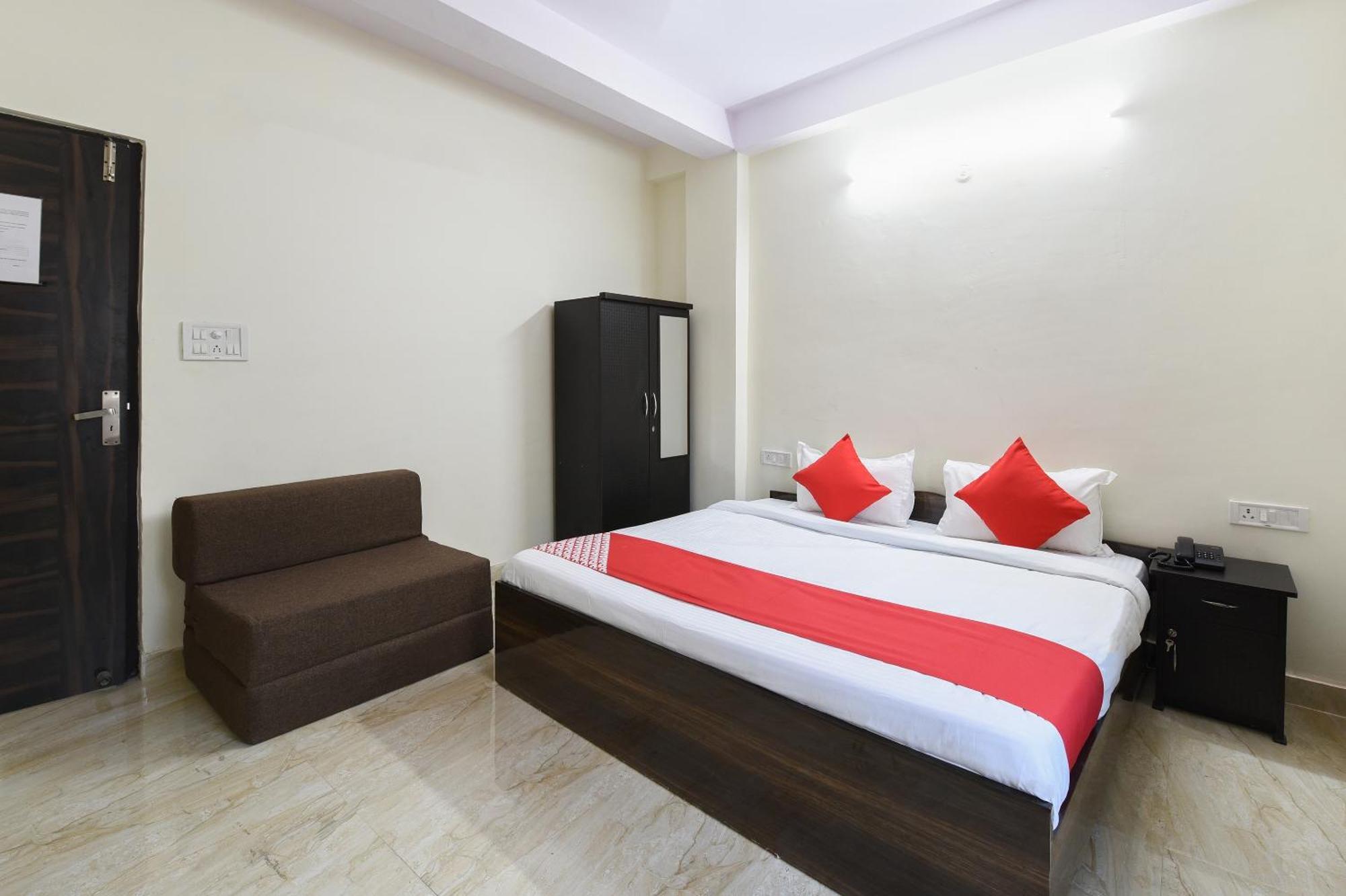 Hotel O Club Residency New Delhi Bagian luar foto