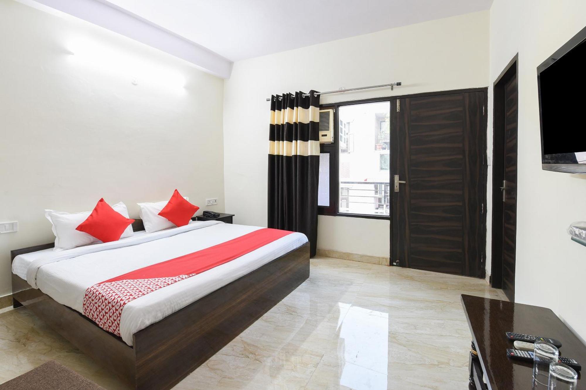 Hotel O Club Residency New Delhi Bagian luar foto