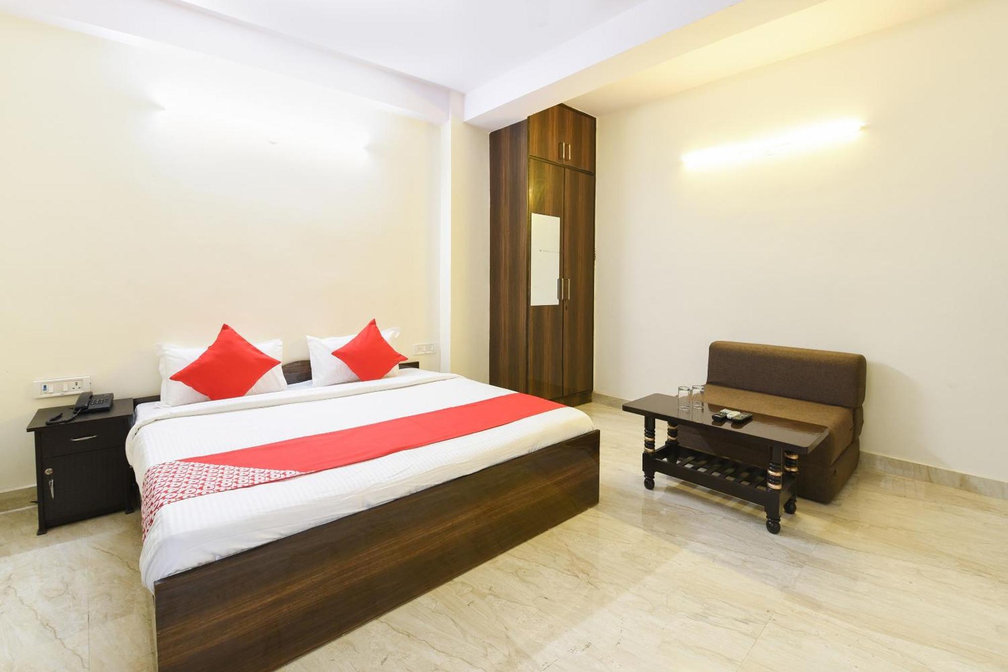 Hotel O Club Residency New Delhi Bagian luar foto