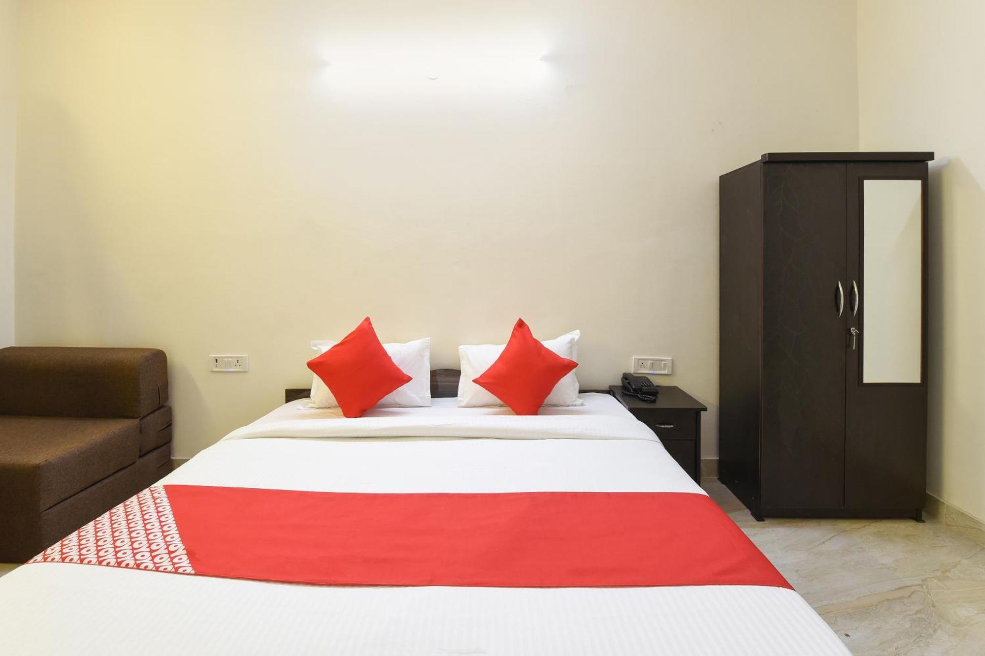 Hotel O Club Residency New Delhi Bagian luar foto